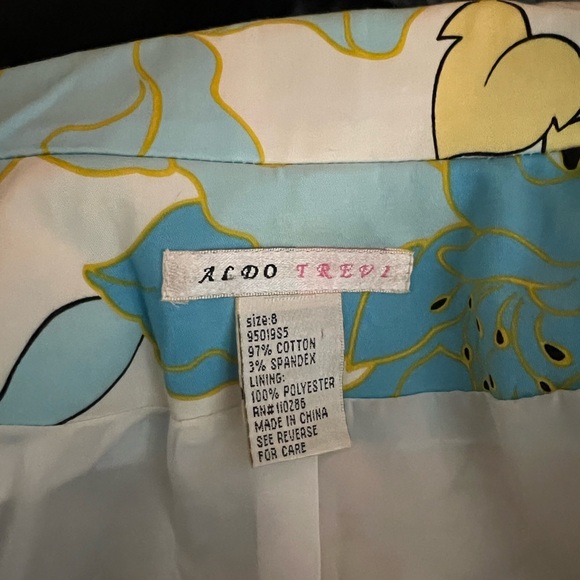 Aldo Trevi colorful blazer. Size 8. Great condition. - Picture 4 of 4